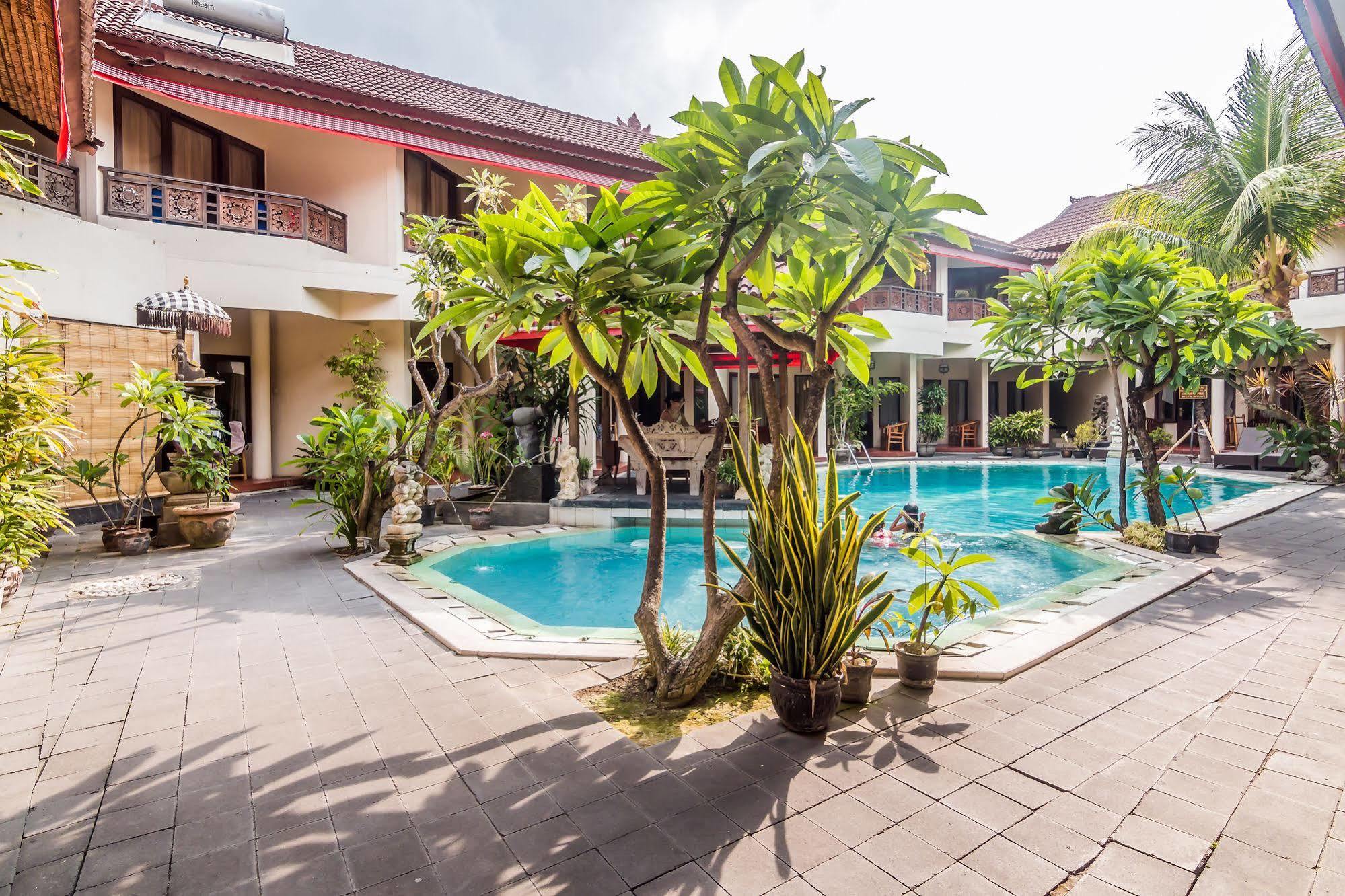 Zen Rooms Kuta Flora Exterior photo